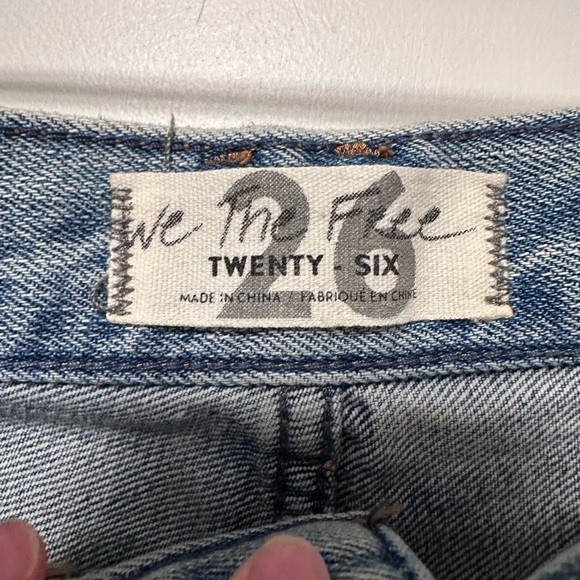 WE THE FREE Sequoia Surf's Up Medium Blue Denim Distressed Shorts - Picture 3 of 4